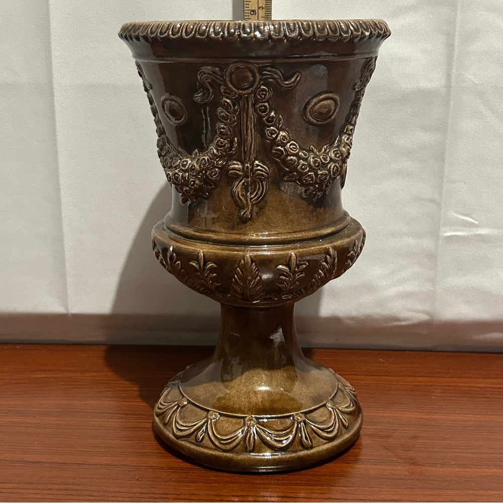 Vintage 1974 ARNELS Glazed Ceramic Mold Decorative Vase Floral Garland Bows